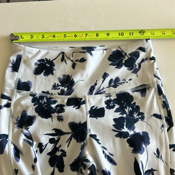 Athleta 7/8 crop leggings size small - Picture 5 of 7